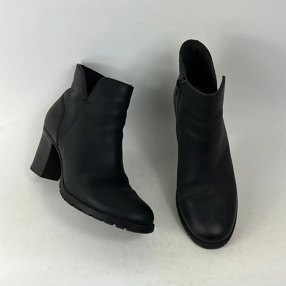 Clarks black leather classic pull on chunky heeled ankle boots women’s size 9